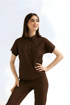 Bluza medyczna damska SCRUBS z kołnierzykiem Lea™ – Dark Chocolate
