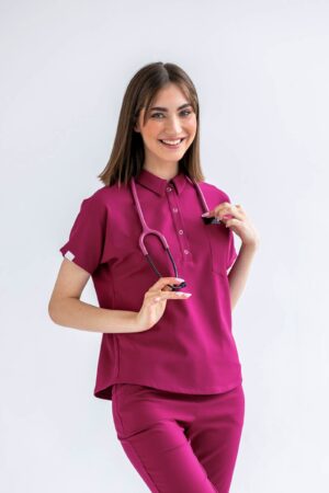 Bluza medyczna damska SCRUBS z kołnierzykiem Lea™ – Fuksja