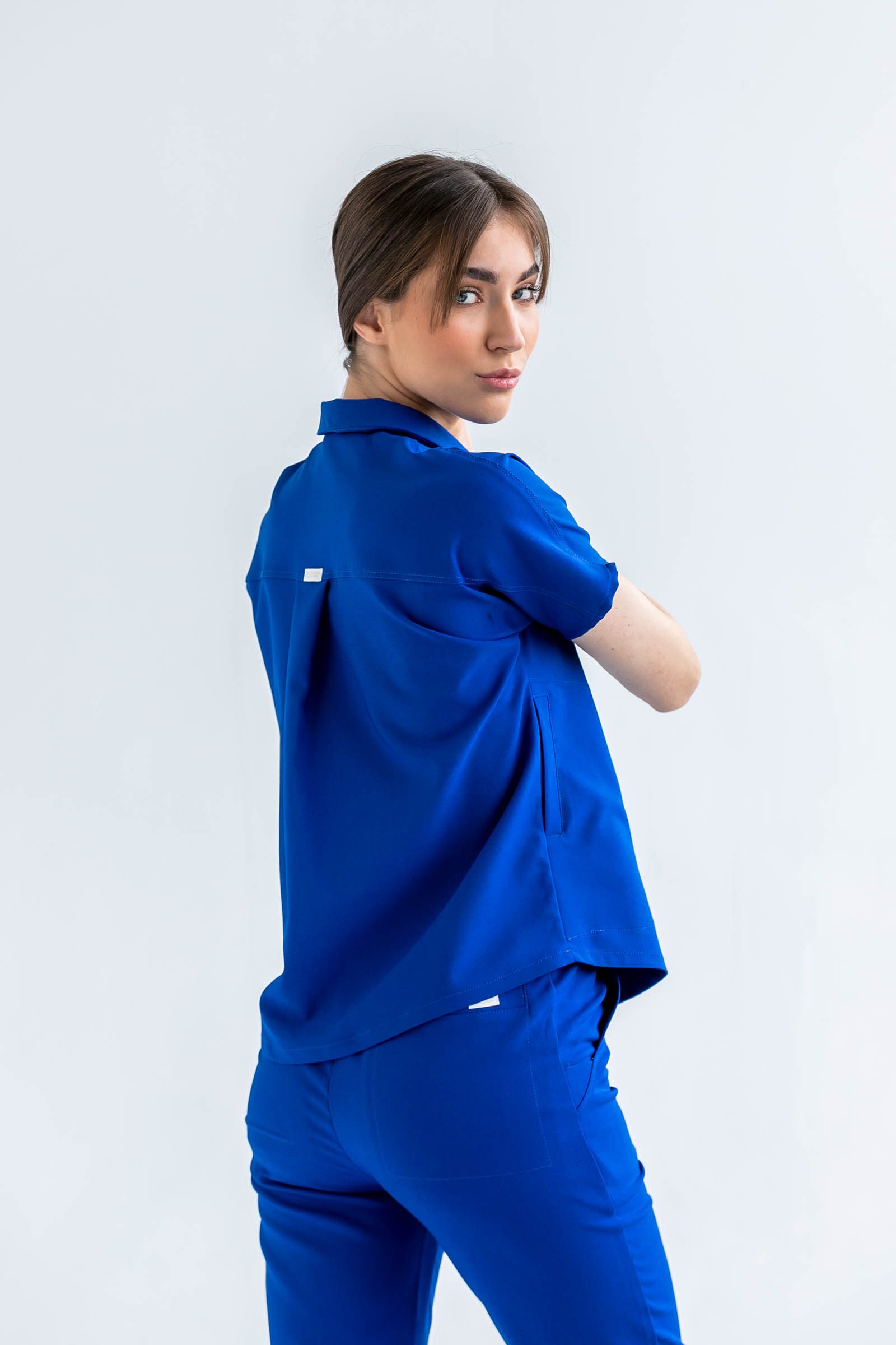 Bluza medyczna damska SCRUBS z kołnierzykiem Lea™ – Deep Blue