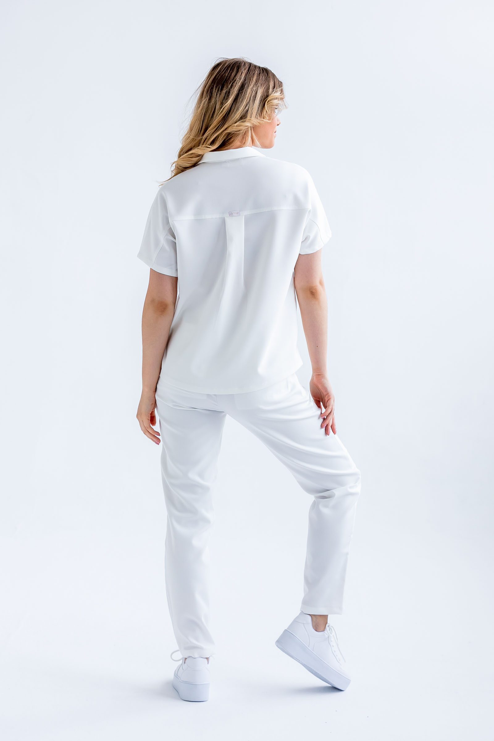 Bluza medyczna damska SCRUBS z kołnierzykiem Lea™ – Ecru