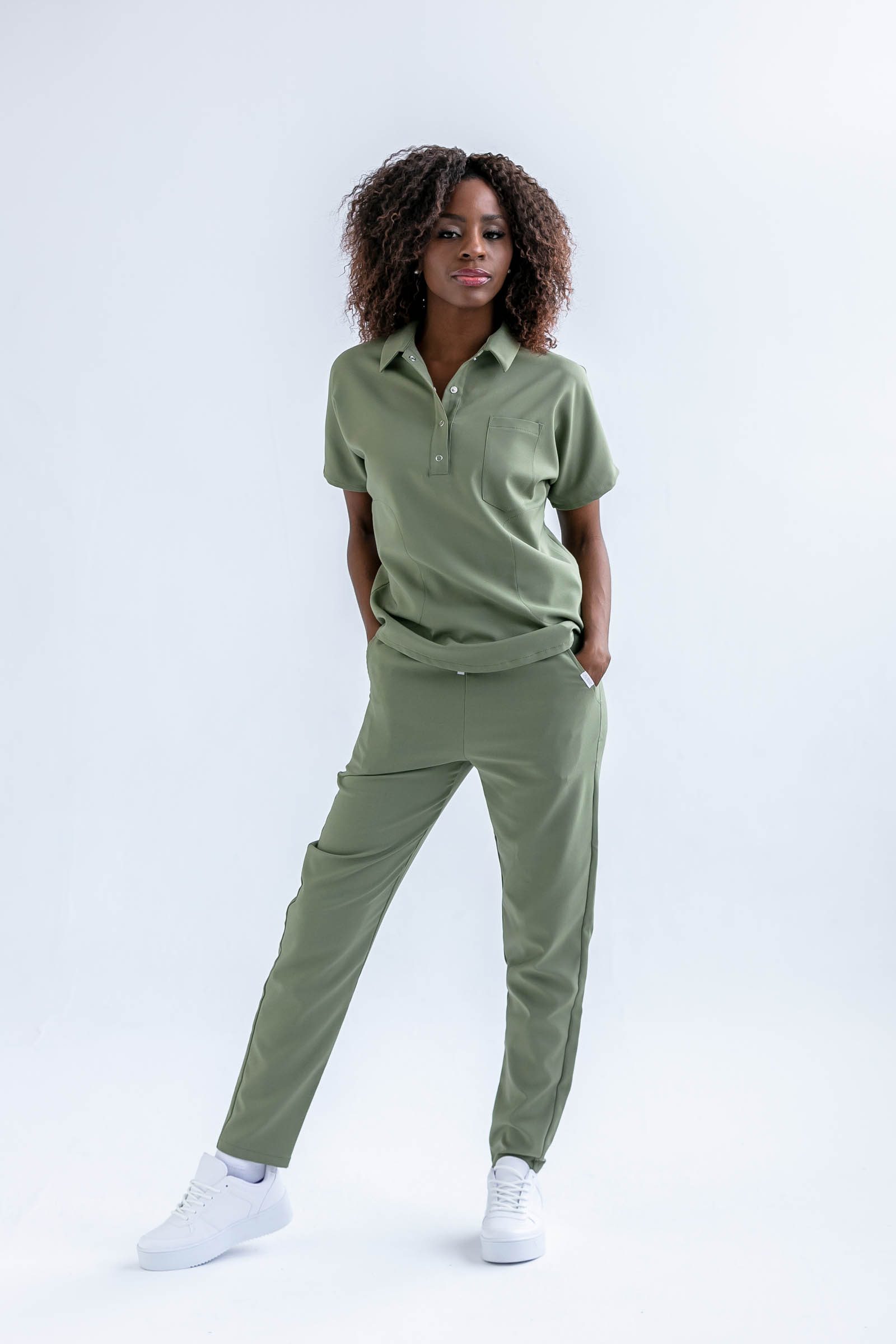 Bluza medyczna damska SCRUBS z kołnierzykiem Lea™ – Olive