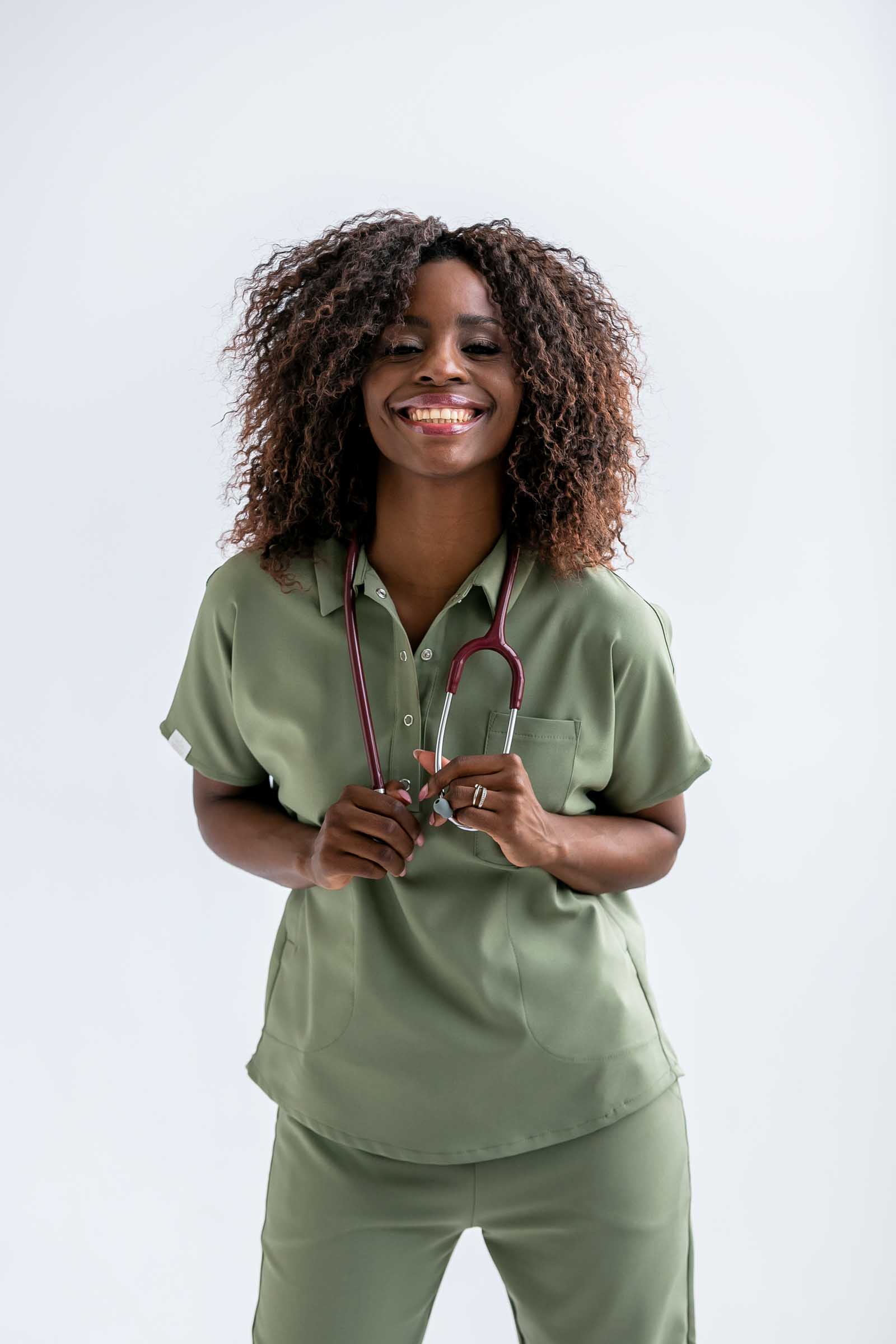 Bluza medyczna damska SCRUBS z kołnierzykiem Lea™ – Olive