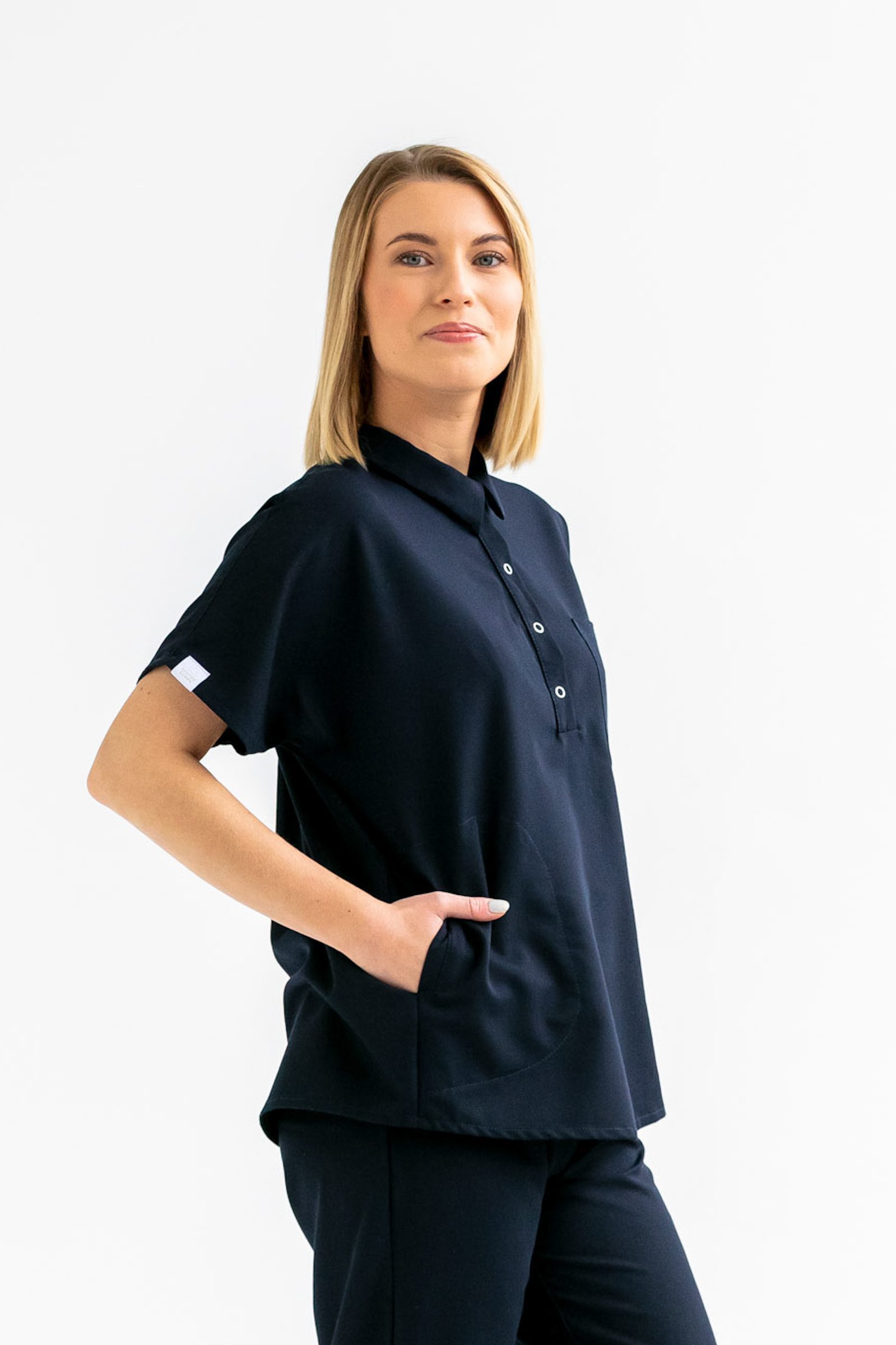 Bluza medyczna damska SCRUBS z kołnierzykiem Lea™ – navy