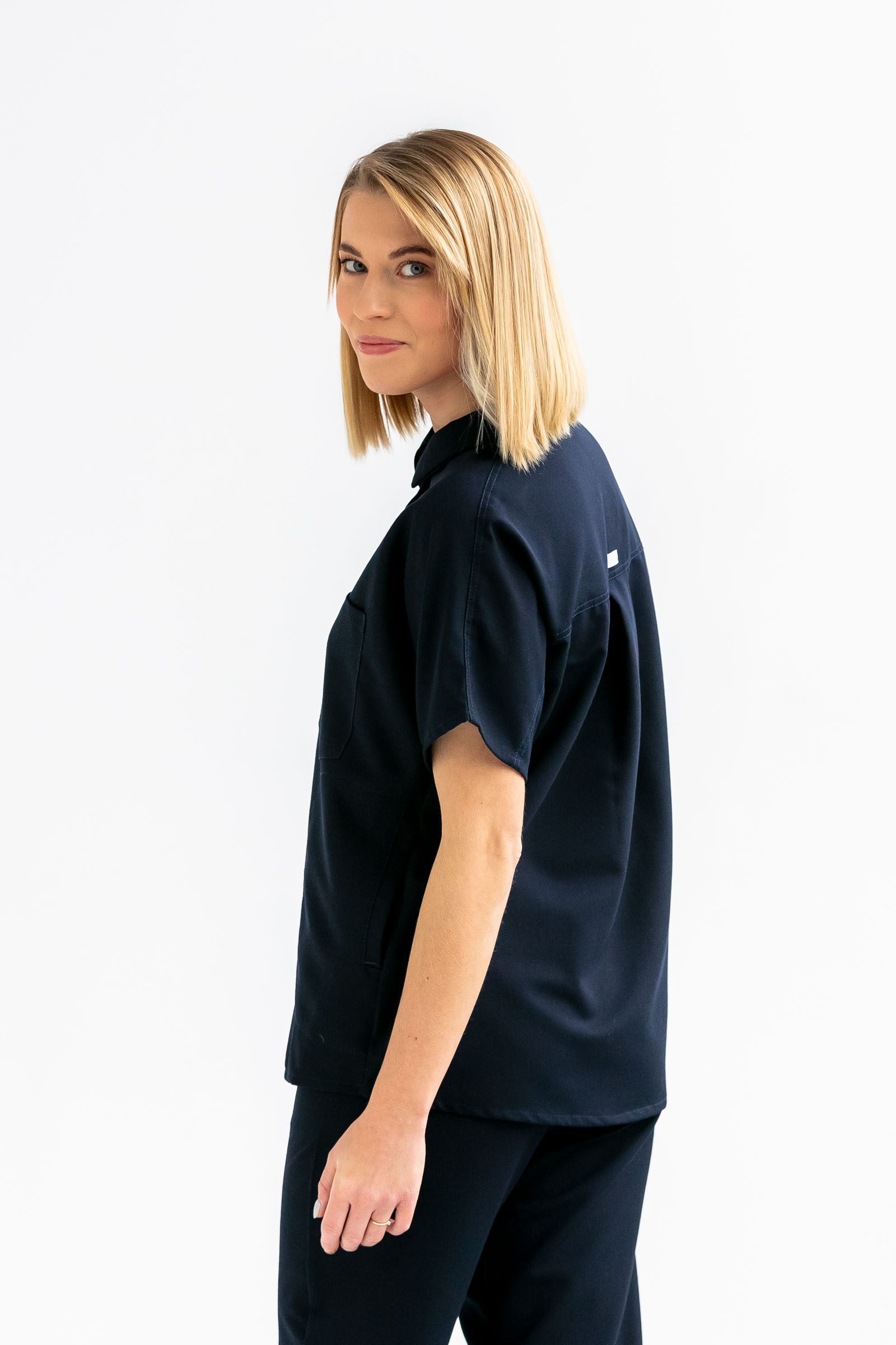 Bluza medyczna damska SCRUBS z kołnierzykiem Lea™ – navy