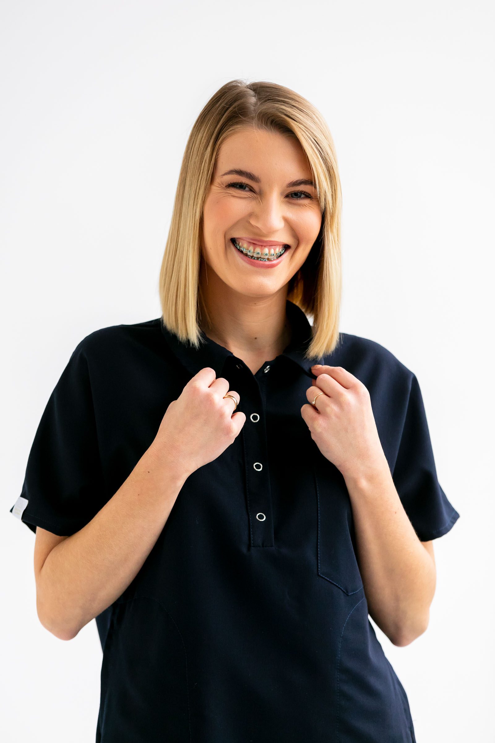 Bluza medyczna damska SCRUBS z kołnierzykiem Lea™ - navy - obrazek 5